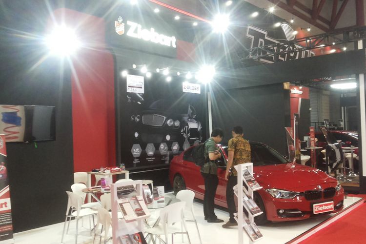 Booth produk perawatan mobil Ziebart di Indonesia International Motor Show (IIMS) 2018