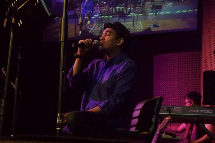 Glenn Fredly tampil dalam pertunjukan musik Bhinneka Tunggal Cinta di Galeri Indonesia Kaya Grand Indonesia, Jakarta Pusat, Sabtu (21/10/2017).
