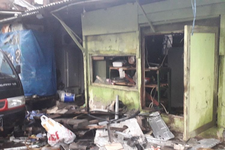 Rumah warga di RT 006 RW 06 Kebon Kosong, Jakarta Pusat, rusak akibat kebakaran pada Selasa (25/12/2018).