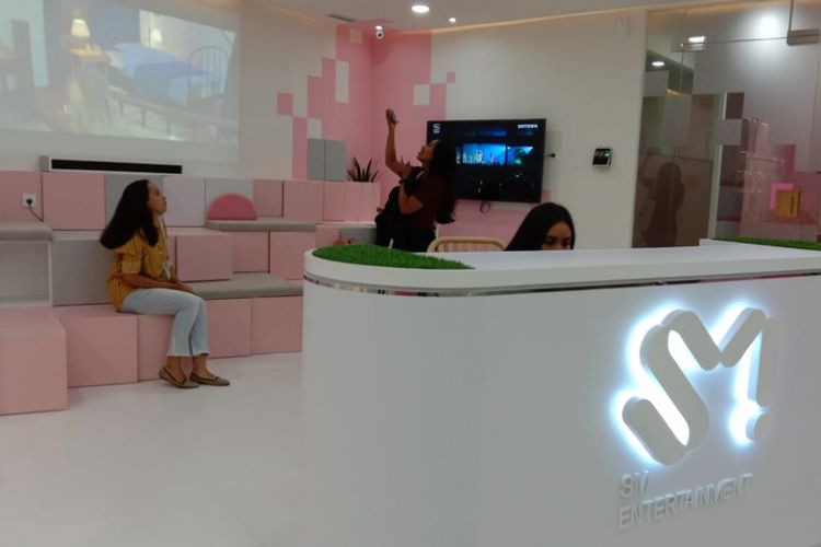 Kantor SM Entertainment Indonesia yang berada di Lantai 5 fx Sudirman, Jakarta Pusat.