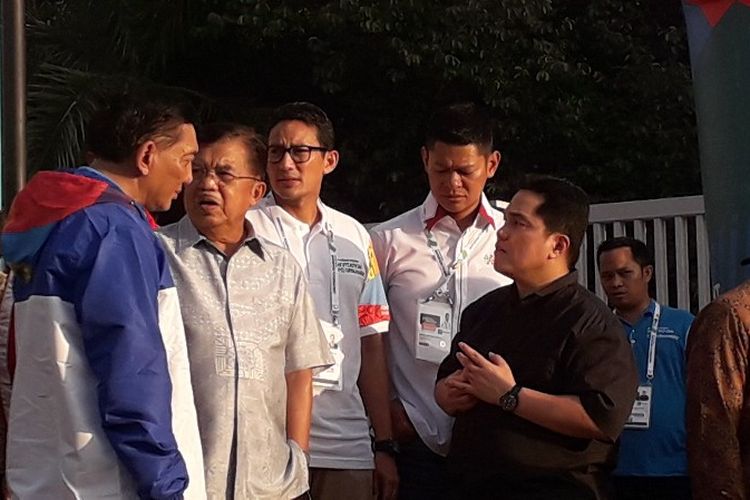 Sandiaga Uno bersama Wakil Presiden RI Jusuf Kalla dan petinggi ibu kota lainnya menyamnangi wisma atlet pada Sabtu (10/2/2018).