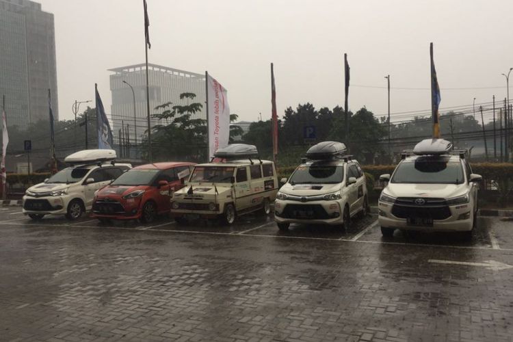 Toyota Kijang Buaya, Avanza Veloz, dan Sienta, ditemani mobil pendukung Avanza Veloz dan Kijang Innova, menempuh perjalanan 8.000 km dari Jakarta-Timor Leste dalam touring Beyond Beautiful Indonesia. Perjalanan ini dilakukan oleh Veloz Community (Velozity), Toyota Kijang Club Indonesia (TKCI), dan Toyota Sienta Community Indonesia (Tosca).