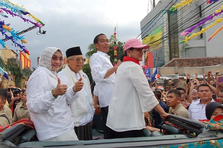 Jokowi-Maruf beserta istri