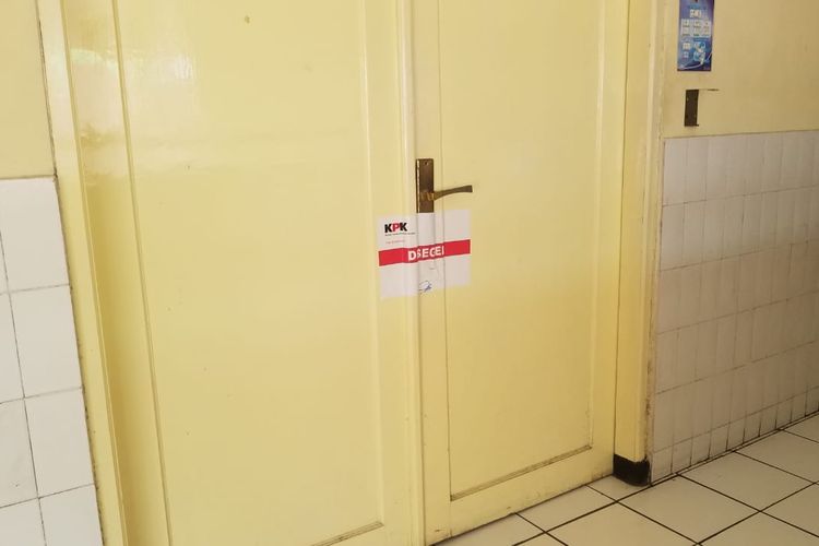 Ruangan kerja Dirut RSUD dr Soekardjo Kota Tasikmalaya, Wasisto, disegel penyidik KPK, Rabu (24/4/2019). 