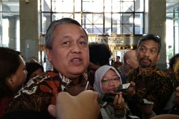 Gubernur BI Perry Warjiyo selepas halalbihalal di Kompleks Gedung BI, Jakarta, Jumat (22/6/2018).