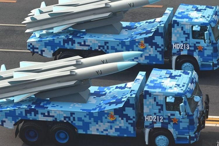 Rudal penjelelajah anti-kapal YJ-12B yang dipamerkan dalam parade militer China.