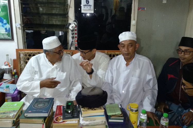 Calon Wakil Presiden (Cawapres) Nomor Urut 02, Sandiaga Salahuddin Uno, Saat Bersilaturrahim Bersama Kyai Misbah Umar, Pengasuh Pondok Pesantren Raudlatul Ulum, Sukowono, Kabupaten Jember, Jawa Timur.