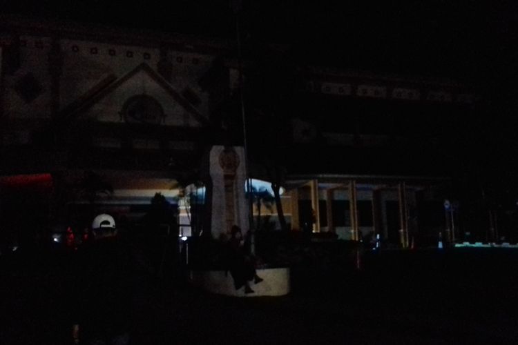 Suasana gelap di RSSA Kota Malang setelah panel listrik terbakar, Rabu (27/2/2019)