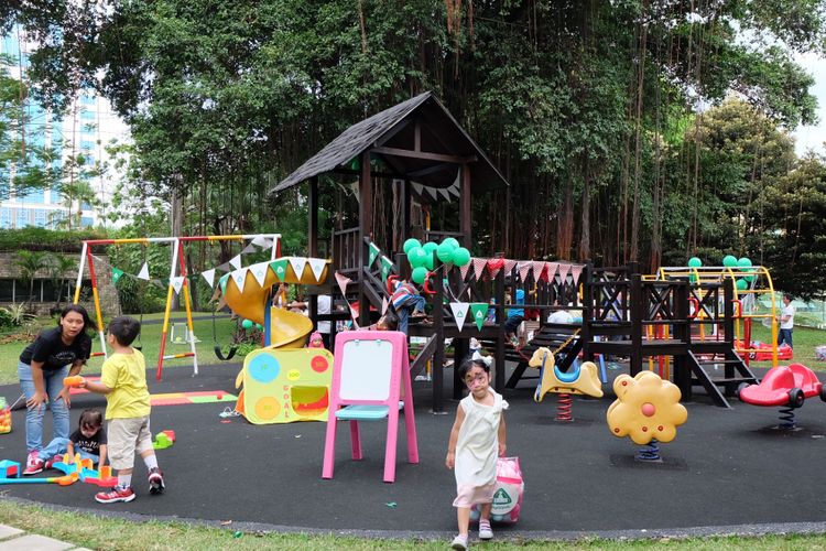 anak anak yang sedang bermain di playground Hotel Borobudur Jakarta