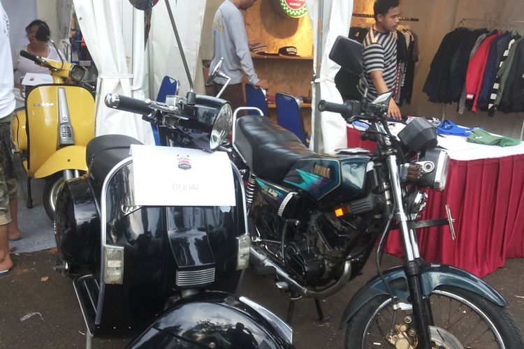 DeretanMotor motor lawas siap jual yang dipajang di lokasi Pasar Jongkok Otomotif (Parjo), di Museum Purna Bhakti Pertiwi, Taman Mini Indonesia Indah, Jakarta Timur, Sabtu (7/4/2018).