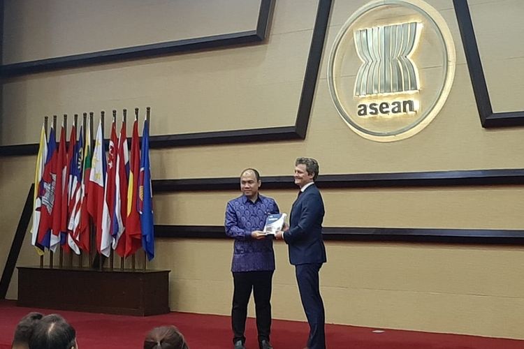 Peluncuran buku berjudul Blue Book 2019 EU-ASEAN Cooperation pada Kamis (8/8/2019) di kantor Sekretariat ASEAN, Jakarta.