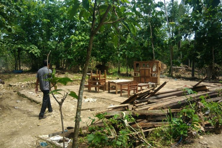 Rumah milik Sargimin, warga Dusun Gading 10, Desa Gading, Playen, Gunungkidul, yang hilang disapu banjir. Total kerusakan rumah di Gunungkidul mencapai 202 rumah dengan total kerugian Rp 100 miliar.