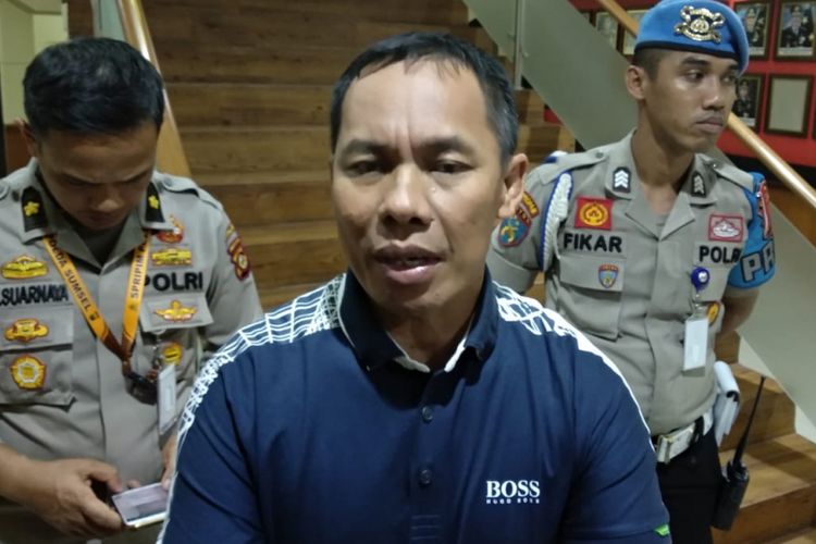Kapolda Sumsel Irjen Pol Zulkarnain Adinegara menegaskan tidak akan mengeluarkan surat izin terkait acara diskusi publik yang akan dihadiri Ratna Sarumpaet dan Roky Gerung di Palembang, Jumat (31/8/2018).