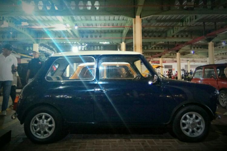 Morris Mini Cooper MK 3, diproduksi sekitar Tahun 1976 hingga 1979-an. Pada mobil ini sudah menggunakan engesel kaca putar. Berbeda dengan Mini Cooper MK 1 dan MK 2 yang masih menggunakan kaca geser pada pintu kemudi dan penumpang di sebelahnya. Selain itu, pada umumnya, kapasitas mesin yang digunakan MK 3 sekitar 1.000 Cc.