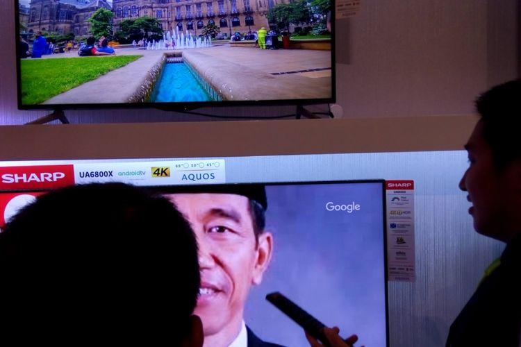 Menurut Golden Mayanawa Andrean, Product Marketing LED TV PT Sharp Electronics Indonesia (SEID), andalan televisi yang bakal dijual ke publik saat menyambut Piala Dunia 2018 antara lain varian UA 6800 4K untuk ukuran 45 hingga 60 inchi. 