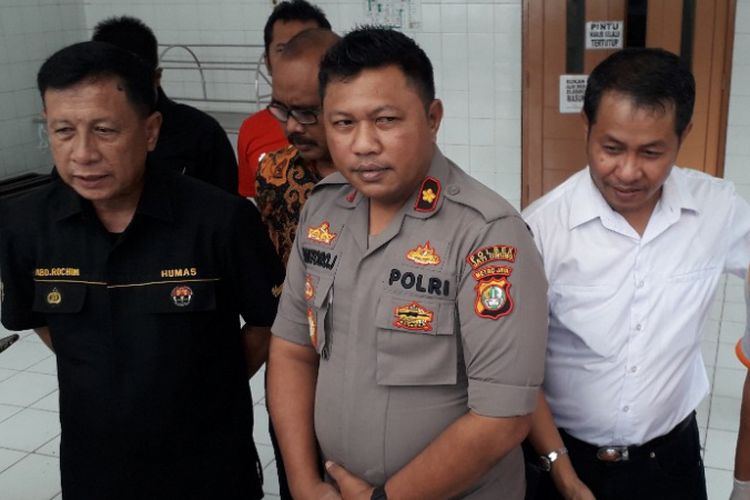 Kapolsek Jatiuwung Kompol Eliantoro dalam konferensi pers di RS Umum Kabupaten Tangerang, Sabtu (19/1/2019).