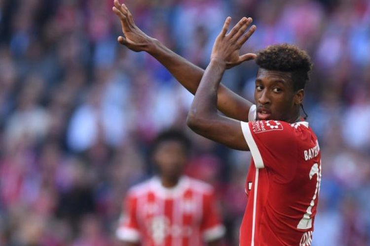 Pemain sayap Bayern Muenchen, Kingsley Coman, merayakan gol ke gawang Freiburg dalam partai Liga Jerman di Allianz Arena, Muenchen, 14 Oktober 2017.