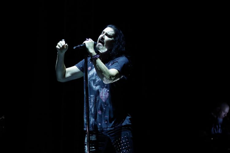 Vokalis Dream Theater James LaBrie tampil di Festival Musik Rock JogjaRockarta di Stadion Kridosono, Yogyakarta, Jumat (29/9/2017). Jogjarockarta juga dimeriahkan band pembuka antara lain God Bless, Roxx, Power Metal, dan Death Vomit.