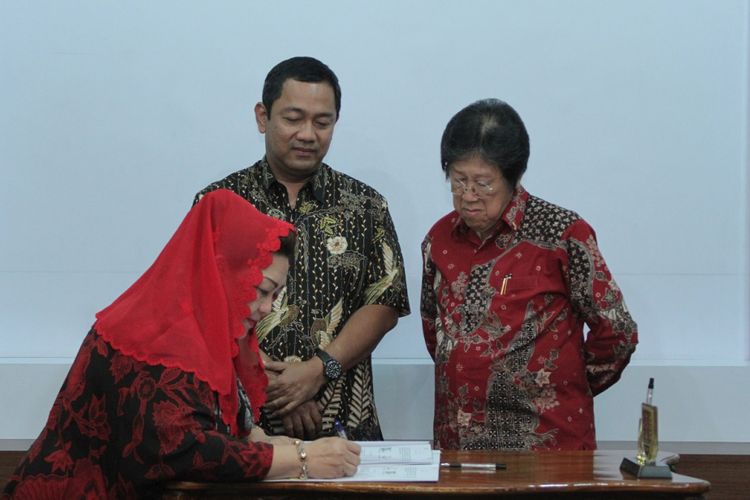 Wali Kota Semarang, Hendrar Prihadi, menandatangani nota kesepahaman dengan pihak ketiga untuk mengembangkan destinasi wisata Hutan Tinjomoyo dan Taman Lele, Jumat (6/4/2018)