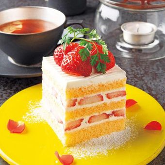 Strawberry Shortcake dan teh rasa Goshu no Ringo to Spice Honey