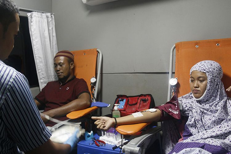 Ilustrasi: Selama Bulan Suci Ramdhan, Palang Merah Indonesia (PMI) Kota Banda Aceh melakukan kegiatan donor darah pada saat malam hari, Senin (22/05/18). 