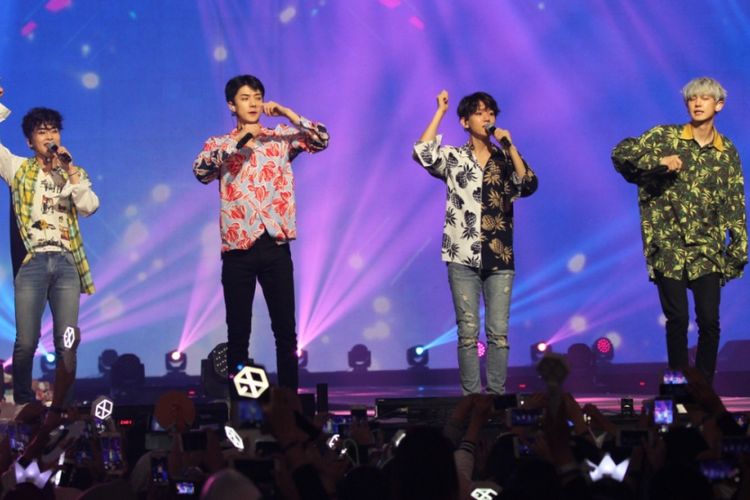 EXO tampil di Music Bank in Jakarta di JIExpo Kemayoran, Jakarta Pusat, Sabtu (2/9/2017) malam.