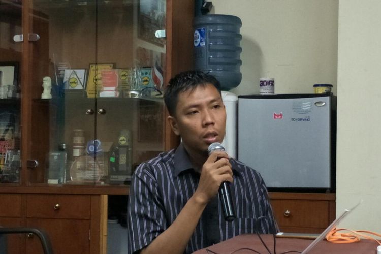 Anggota Koalisi Pejalan Kaki, Alif Supadi (33), menceritakan kisahnya saat dipukul seorang wanita yang merupakan pengemudi ojek online di kawasan Jatiwaringin, Jakarta Timur, pada Senin (6/8/2018) pekan lalu. Alif menceritakan kejadian itu di kantor Koalisi Pejalan Kaki, Gedung Sarinah, Jakarta Pusat, Selasa (14/8/2018).