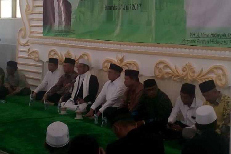 Menteri Agama Lukman Hakim Syaifudin saat berkunjung ke Ponpes Hidayatul Faizin Bayongbong Garut Kamis (27/7/2017)