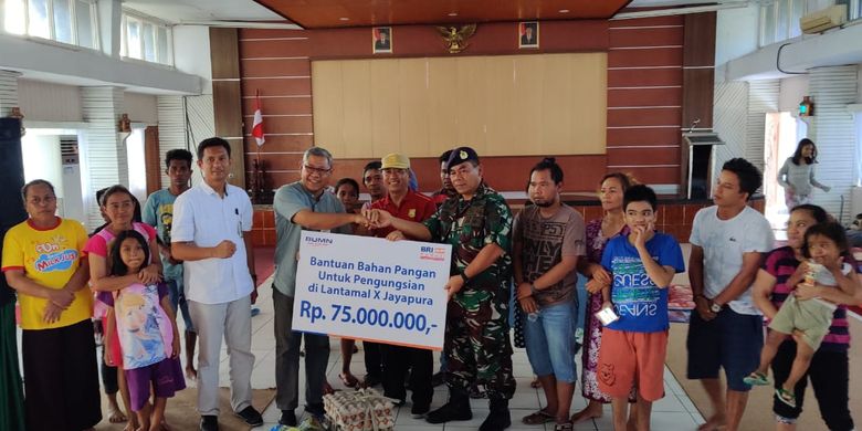 PT Bank Rakyat Indonesia (Persero) Tbk menyalurkan bantuan CSR sembako senilai Rp 75 juta kepada korban terdampak kerusuhan di Jayapura, Papua, Senin (2/9/2019).