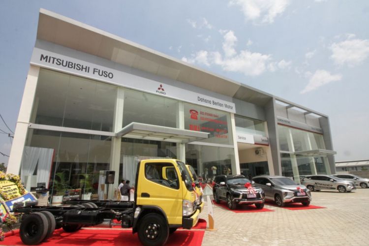 Fasilitas dealer terbaru PT Dahana Berlian Motor (DBM) di Rancaekek, menjamin layanan pemasaran dan purna jual dari city car Mirage sampai truk Fuso.