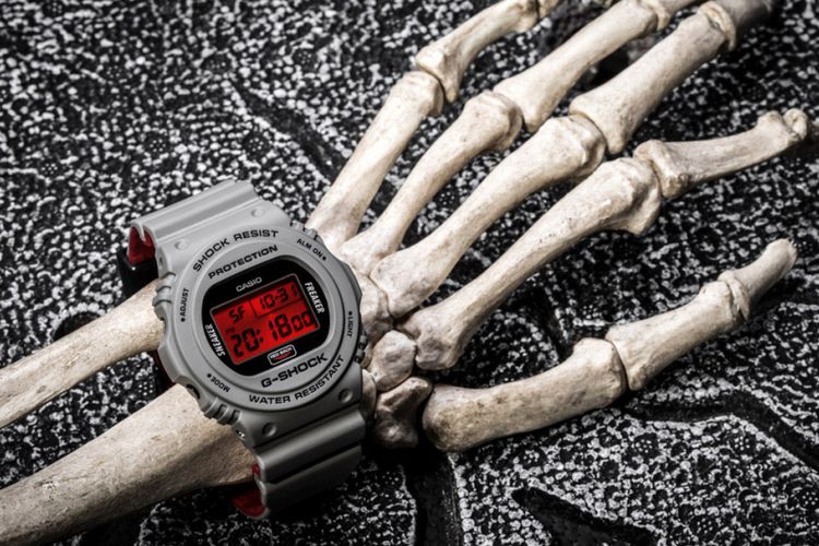 Redback, jam tangan kolaborasi Sneaker Freaker dan G-Shock DW-5700