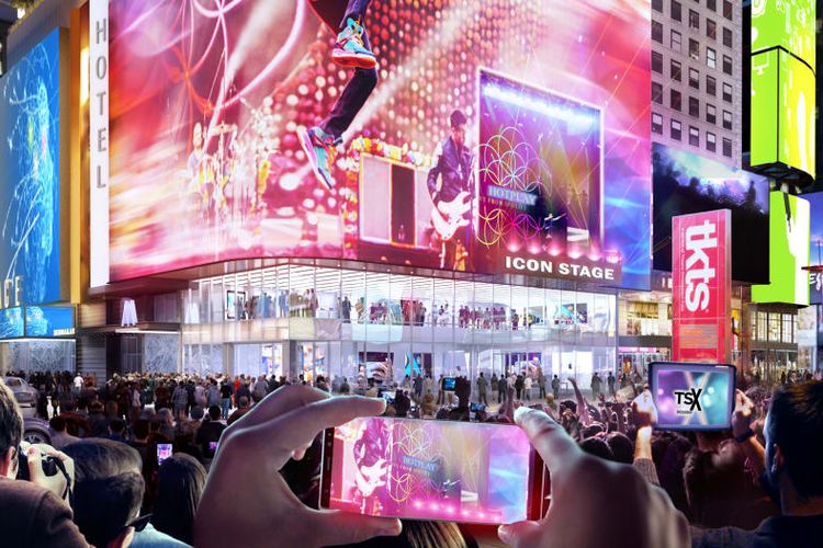 Panggung terbuka dirancang menghadap langsung ke arah Times Square dan dapat disiarkan langsung di layar LED yang sudah terpasang. 
