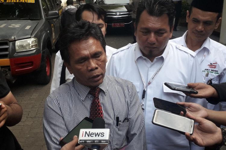 Koordinator Urusan Penanganan Pelanggaran TKN Jokowi-Maruf Nelson Simanjuntak memberikan keterangan kepada wartawan di Kantor Bawaslu DKI Jakarta, Rabu (21/11/2018).