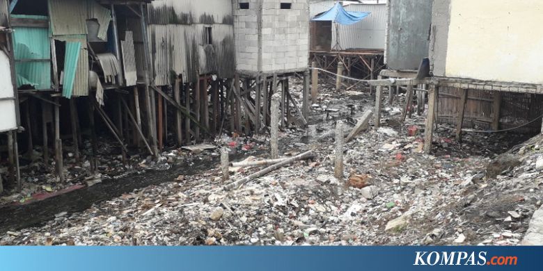 Rumah di Bantaran Kali Gendong Persulit Petugas Membersihkan Sampah