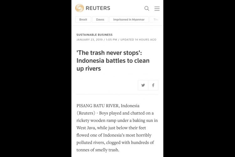 Media asal Inggris Reuters mewartakan sampah di Kali Pisang Batu, Kabupaten Bekasi, Kamis (24/1/2019).