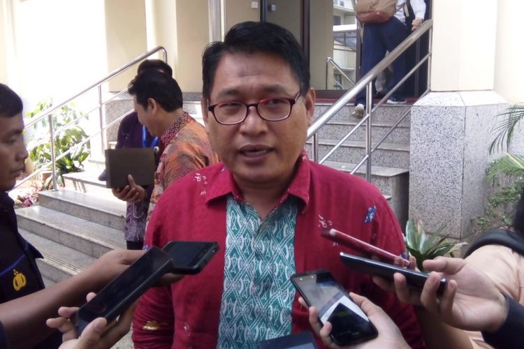 Ketua Lembaga Perlindungan Saksi dan Korban (LPSK) Abdul Haris Semendawai di Mabes Polri, Jakarta, Senin (8/5/2017).