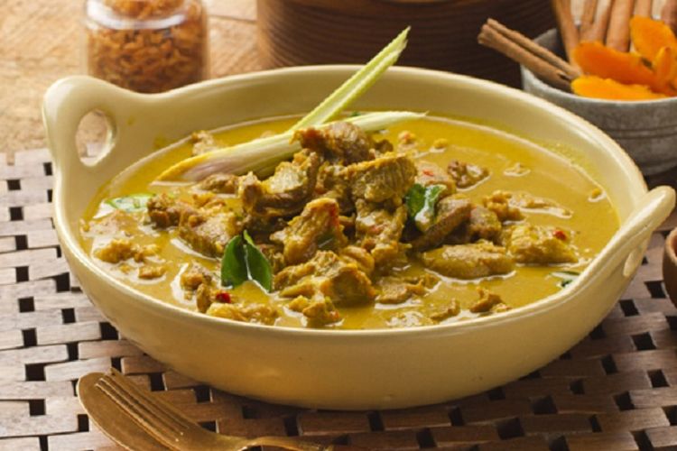 Gulai kambing kerap menjadi santapan wajib bersama keluarga di rumah saat Hari Raya Idul Adha