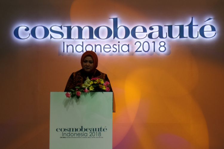 Pembukaan Cosmobeaute Indonesia 2018 oleh Juanita Soerakoesomah, Direktur PT. Pamerindo Indonesia selaku penyelenggara. 

Cosmobeaute merupakan pameran industri kecantikan terbesar di Indonesia yang menghadirkan beragam produk dan inovasi di bidang industri kecantikan, diselenggarakan mulai 11-13 Oktober 2018 di Jakarta Convention Center (JCC).