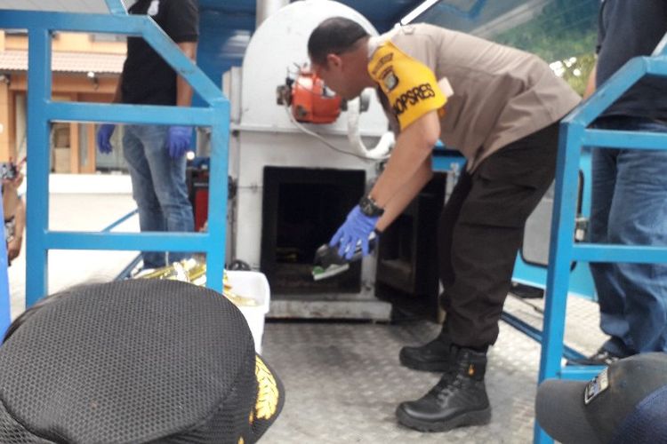 Mapolres Metro Jakarta Barat melakukan pemusnahan narkoba hasil tangkapan barang bukti periode Agustus-September pada Selasa (2/10/2018).