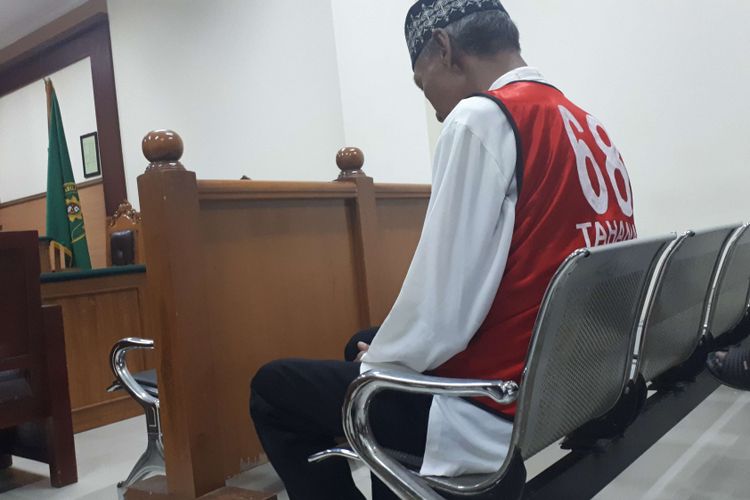 Pendi, Terdakwa Pembunuhan Satu keluarga, saat menghadiri sidang pembelaan (pledoi) di Pengadilan Negeri Tangerang, Senin (9/7/2018)
