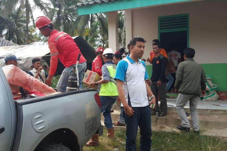 PT Hutama Karya (Persero) salurkan bantuan untuk korban tsunami di Lampung Selatan.