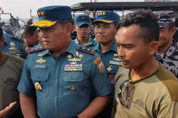 Sertu Hendra adalah personel Taifib TNI Angkatan Laut yang menemukan black box (kotak hitam) pesawat Lio Air JT 610 pada Kamis (1/11/2018).