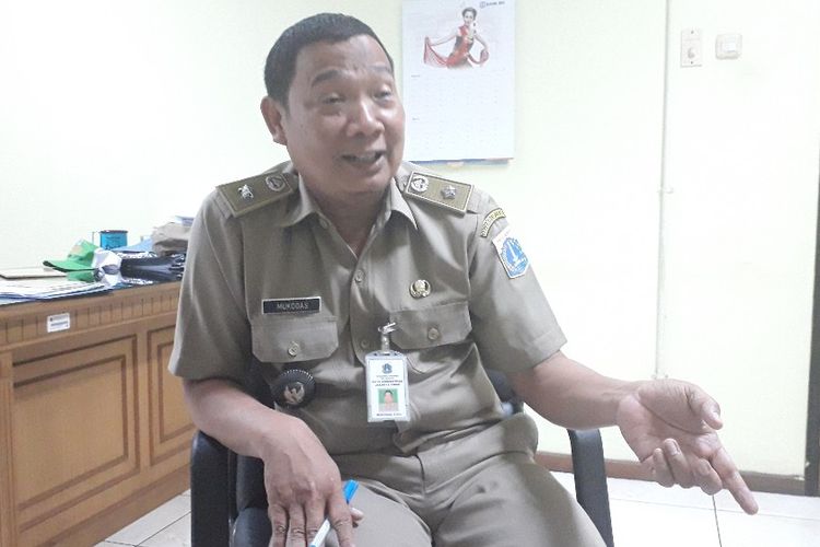 Lurah Susukan Mukodas saat ditemui di kantornya, Senin (1/4/2019).