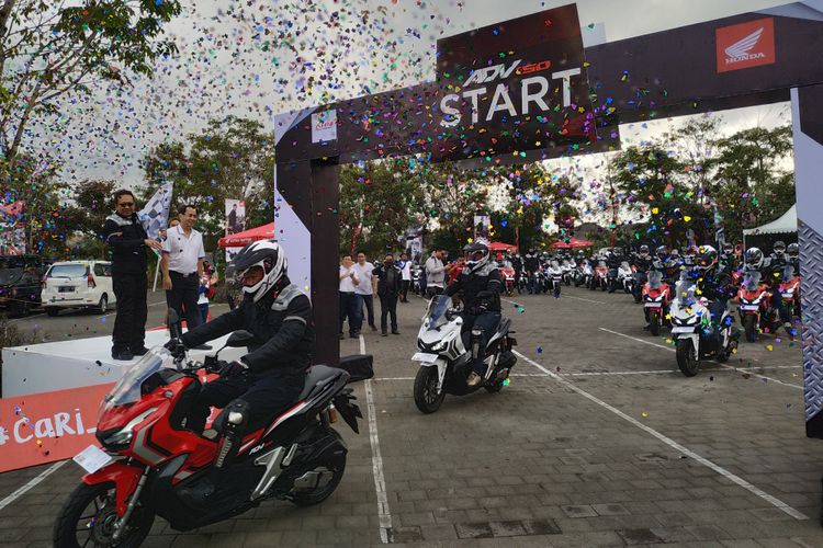 World Premiere Riding Experience Honda ADV150 saat meninggalkan garis start