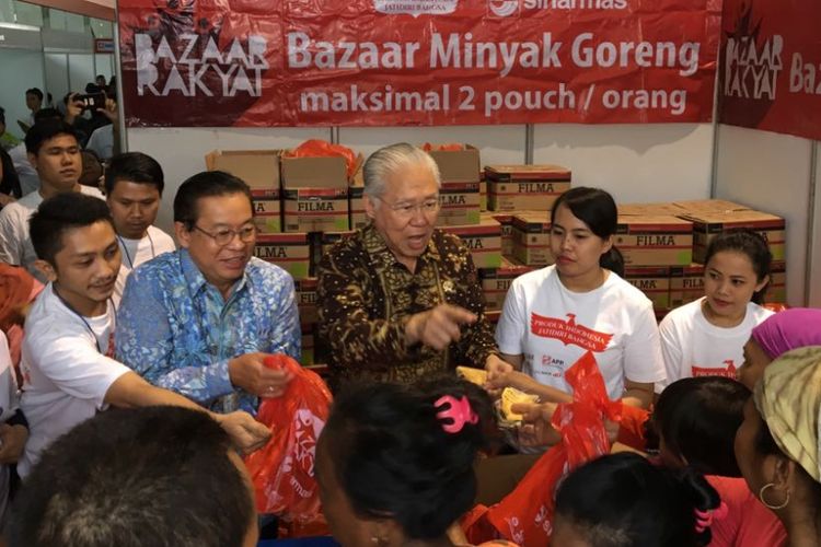 Menteri Perdagangan Enggartiasto Lukita saat menghadiri pembukaan bazar di halaman gedung Kementerian Perdagangan, Jakarta Pusat, Senin (4/6/2018).
