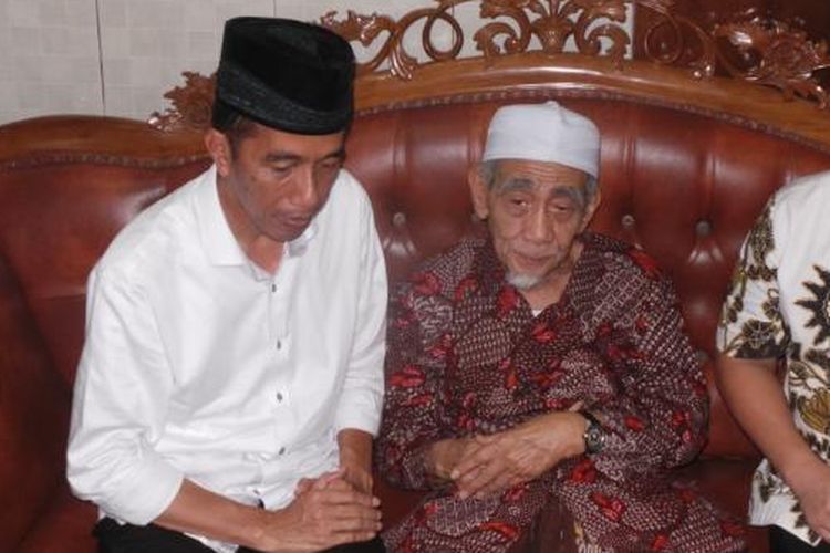 Joko Widodo menemui Ketua Majelis Syariah PPP Maimun Zubair di Pondok Pesantren Al Anwar, Rembang, Jawa Tengah, Minggu (4/5/2014).