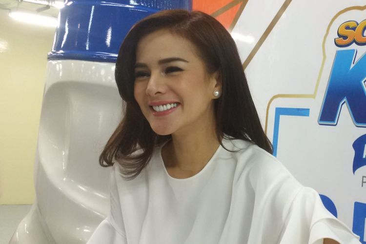 Astrid Tiar menjadi pembicara dalam acara promosi sebuah produk di Exhibition Hall Grand Indonesia, Jalan MH Thamrin, Jakarta Pusat, Jumat (28/9/2018).