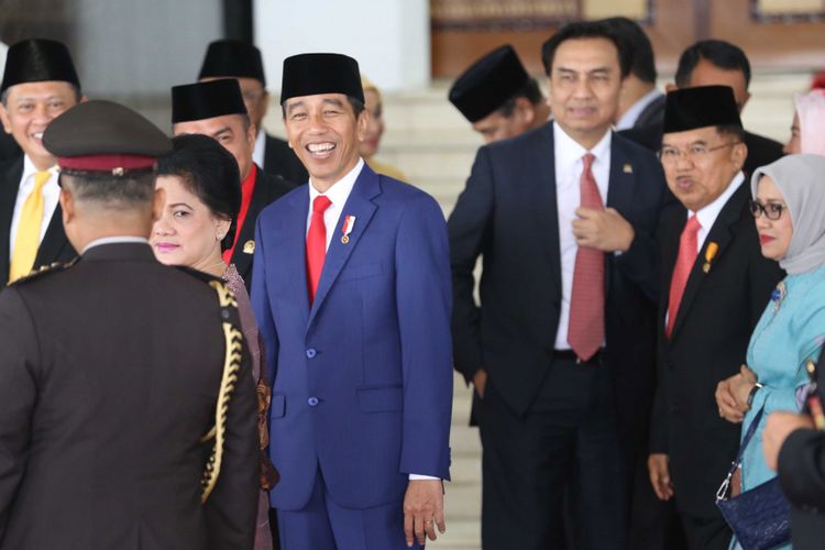 Presiden Joko Widodo meninggalkan lokasi usai menghadiri sidang tahunan Majelis Permusyawaratan Rakyat Republik Indonesia Tahun 2018 di Kompleks Parlemen, Senayan, Jakarta, Kamis (16/8/2017). Presiden Joko Widodo menyampaikan pidato, yakni pidato kenegaraan dalam rangka Hari Ulang Tahun RI ke 73.

