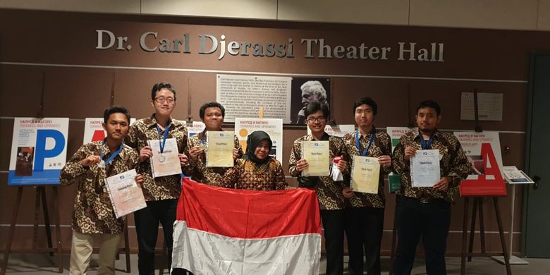 Enam mahasiswa Indonesia berhasil meraih tiga medali emas, dua perak, dan satu perunggu dalam International Mathematics Competition (IMC) 2019 di Bulgaria yang berlangsung pada 28 Juli ? 3 Agustus 2019.