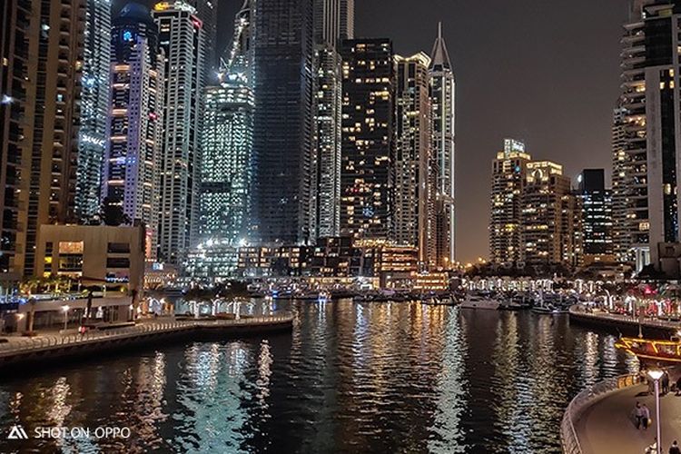 Keindahan Dubai Marina di malam hari, diambil dengan fitur Night Mode OPPO R17 Pro